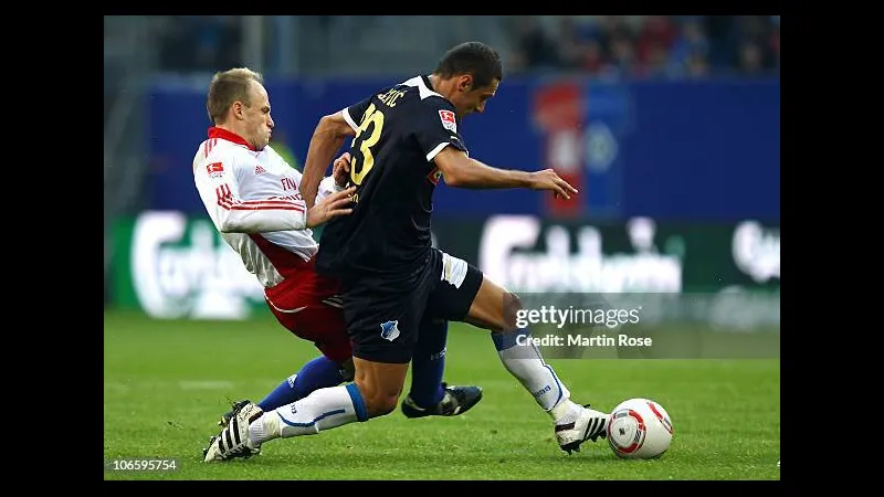 Hoffenheim và Hamburger SV đang đối đầu trên